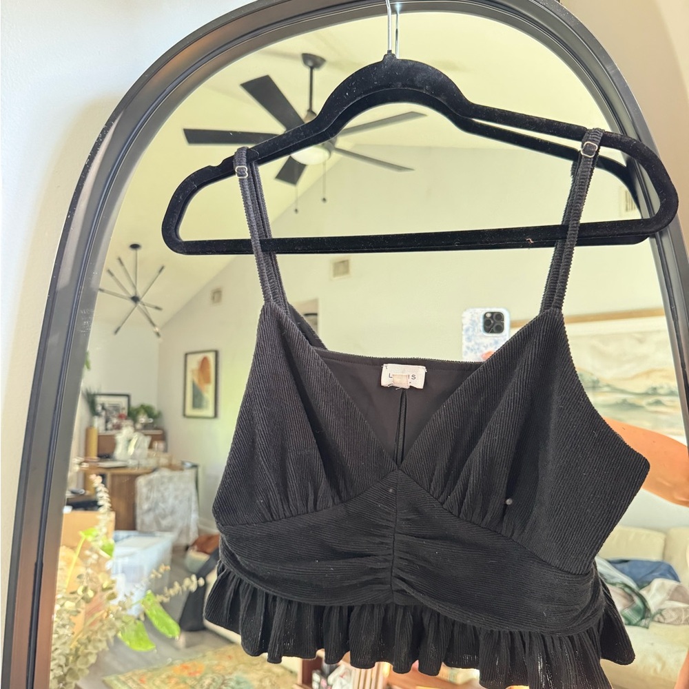 Le Lis black going out top